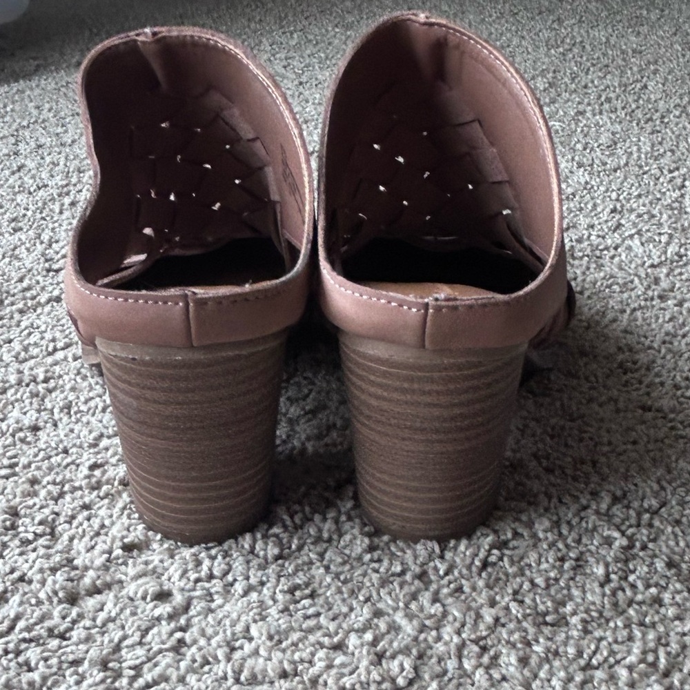 Universal Thread Heeled Weave Pattern Mules. Sz 8… - image 4